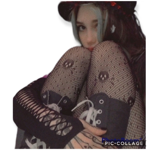 One size fingerless lace up style gloves goth, cosplay - Picture 13 of 15